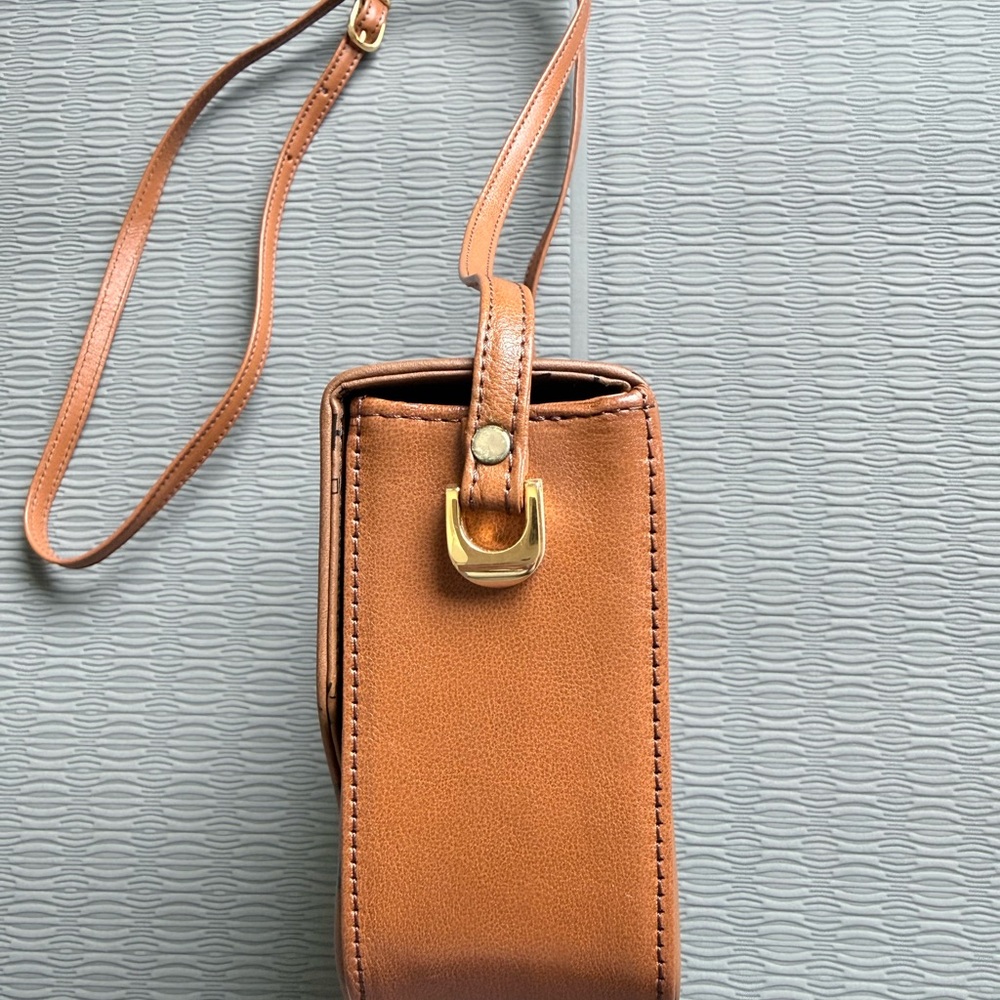 HCL Tan Crossbody Bag with Gold Plaque Detail - Picture 2 of 6